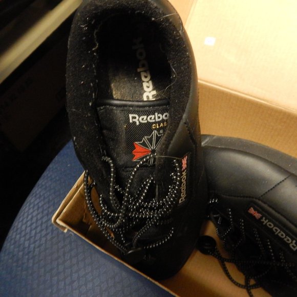 Reebok Size 7 Womens sneakers - Picture 1 of 3